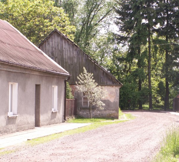 Elbieta  Blasel - Dom rodzinny w Nowym Miecie przy ul.Bednarskiej. Obecnie niezamieszkay (zdjcie z maja 2006 r.)