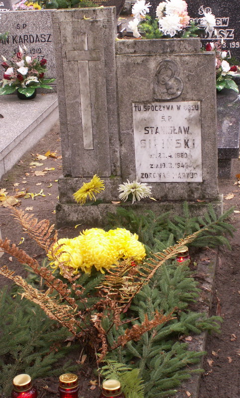 Stanisław Sipiński - Grób na Cmentarzu Miłostowo: pole 3, kwatera 4, rząd 10, numer 424.
Pogrzeb dnia 1944-03-21.
Stanisław Sipiński - Grób na Cmentarzu Miłostowo: pole 3, kwatera 4, rząd 10, numer 424.
Pogrzeb dnia 1944-03-21.